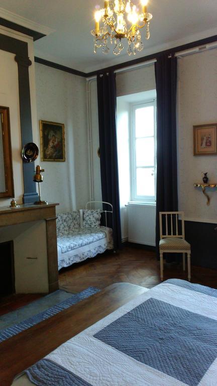 Bed and Breakfast Chateau De Bourrassol Menetrol Exterior foto