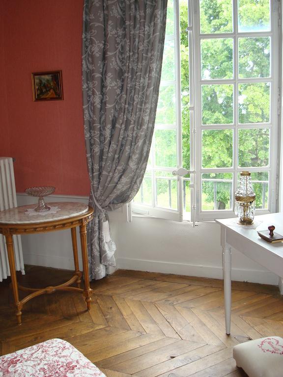 Bed and Breakfast Chateau De Bourrassol Menetrol Exterior foto