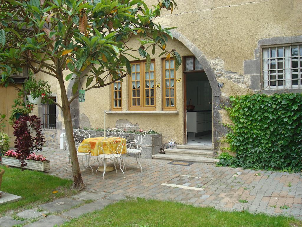 Bed and Breakfast Chateau De Bourrassol Menetrol Exterior foto