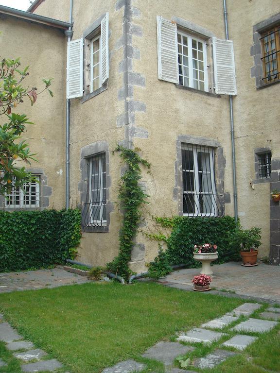 Bed and Breakfast Chateau De Bourrassol Menetrol Exterior foto