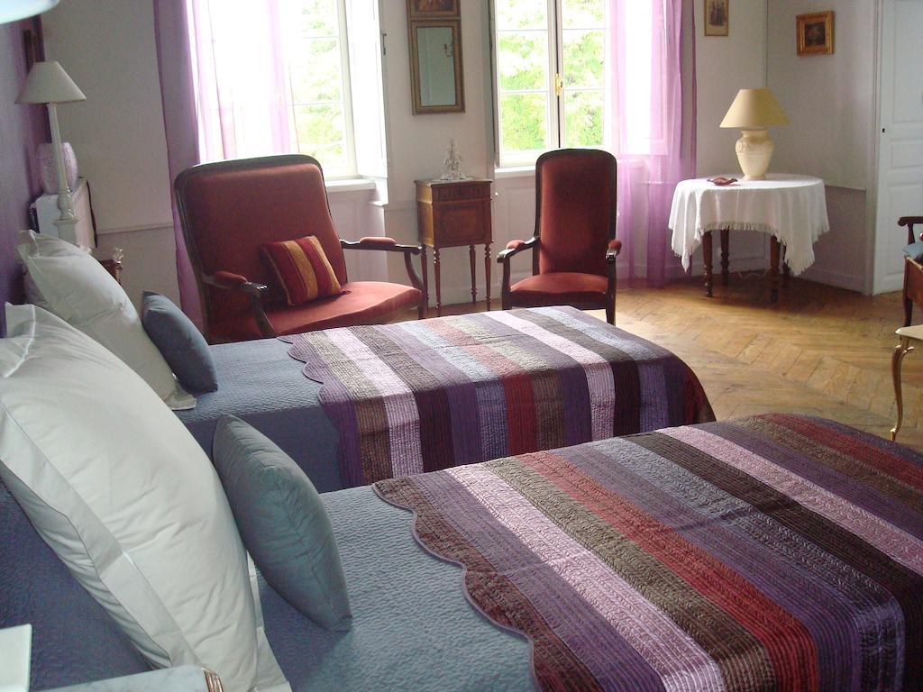 Bed and Breakfast Chateau De Bourrassol Menetrol Zimmer foto