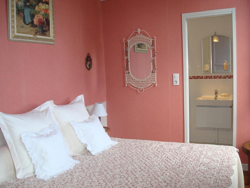Bed and Breakfast Chateau De Bourrassol Menetrol Zimmer foto