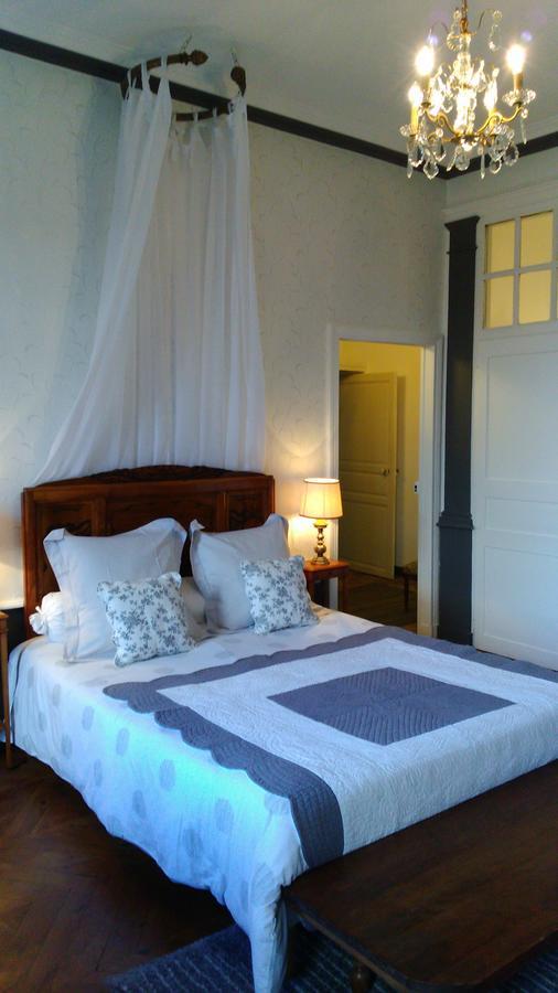Bed and Breakfast Chateau De Bourrassol Menetrol Exterior foto